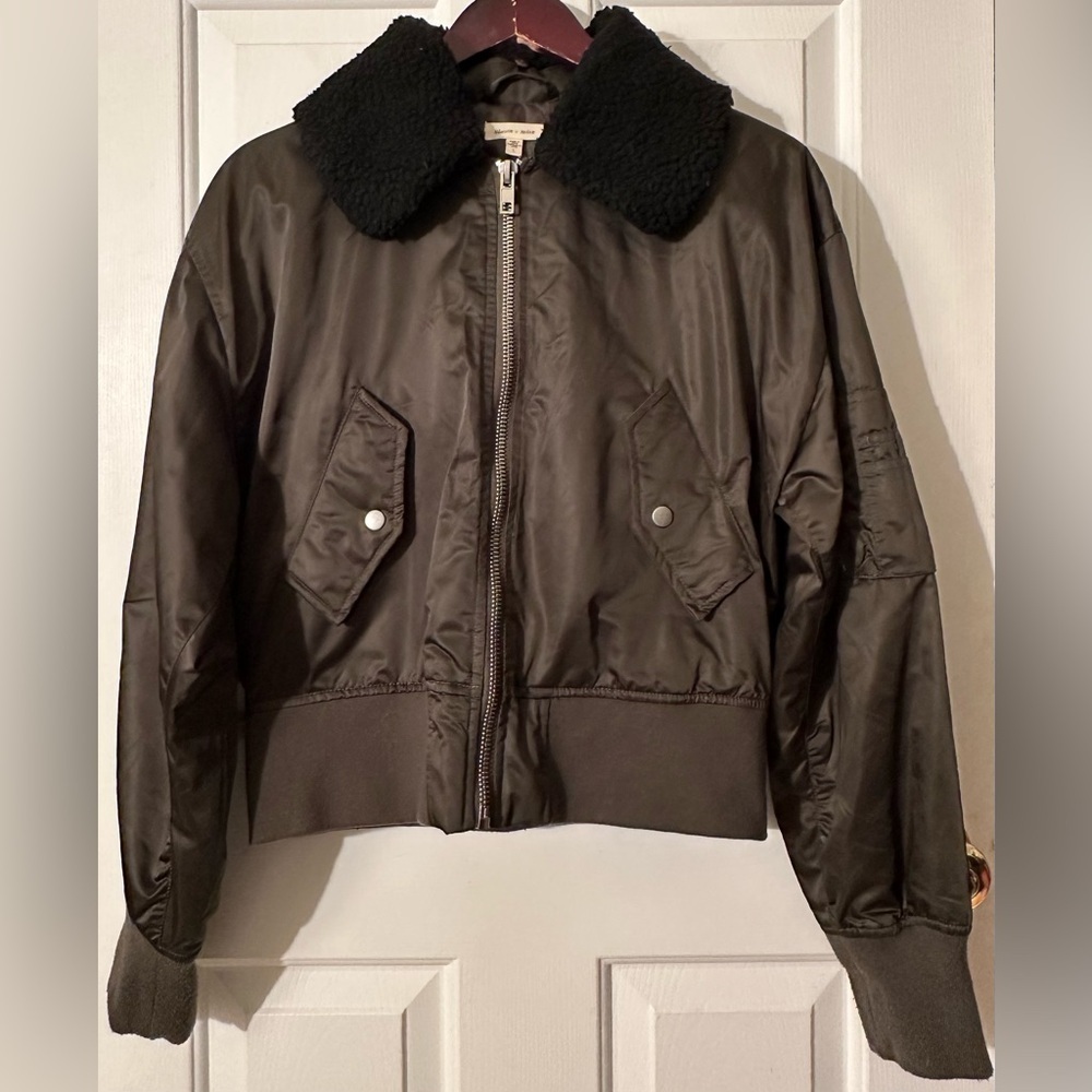 SILENCE + NOISE Anthro Military Utility L Army Green Bomber Jacket Faux Fur Fall